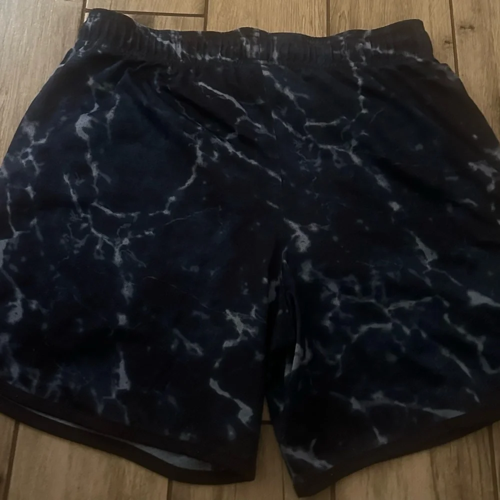Men’s used under armour size XL blue woven project rock shorts